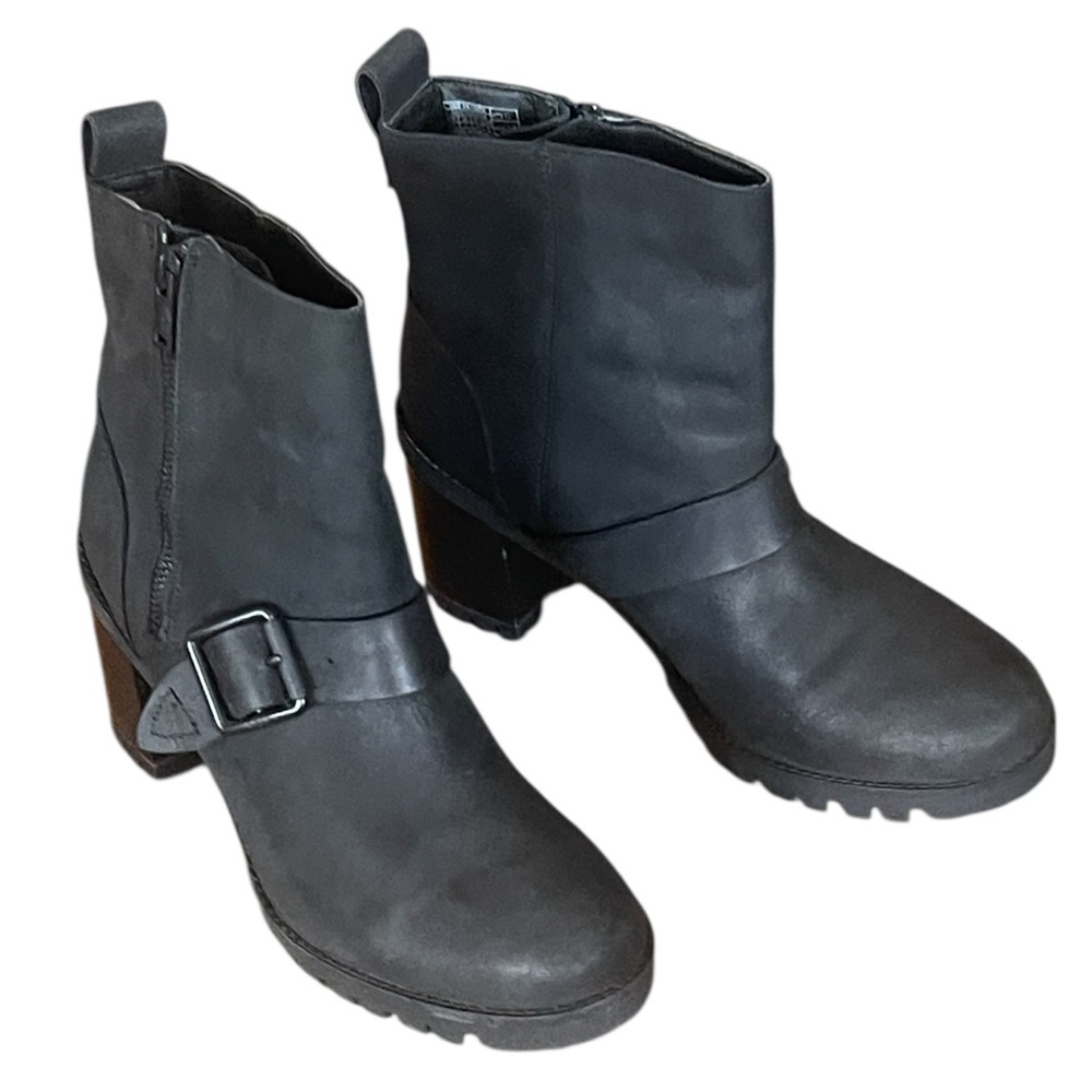 UGG “Fern” Moto waterproof buckle boots. Size 9 GUC - Picture 3 of 13